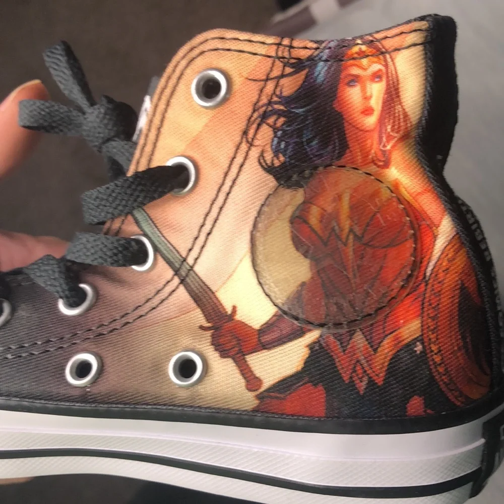 Wonder Woman youth Converse